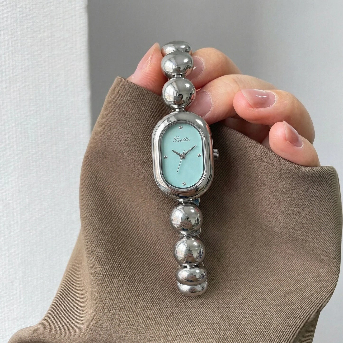 Luxury Artistic Bracelet Style Quartz Watch