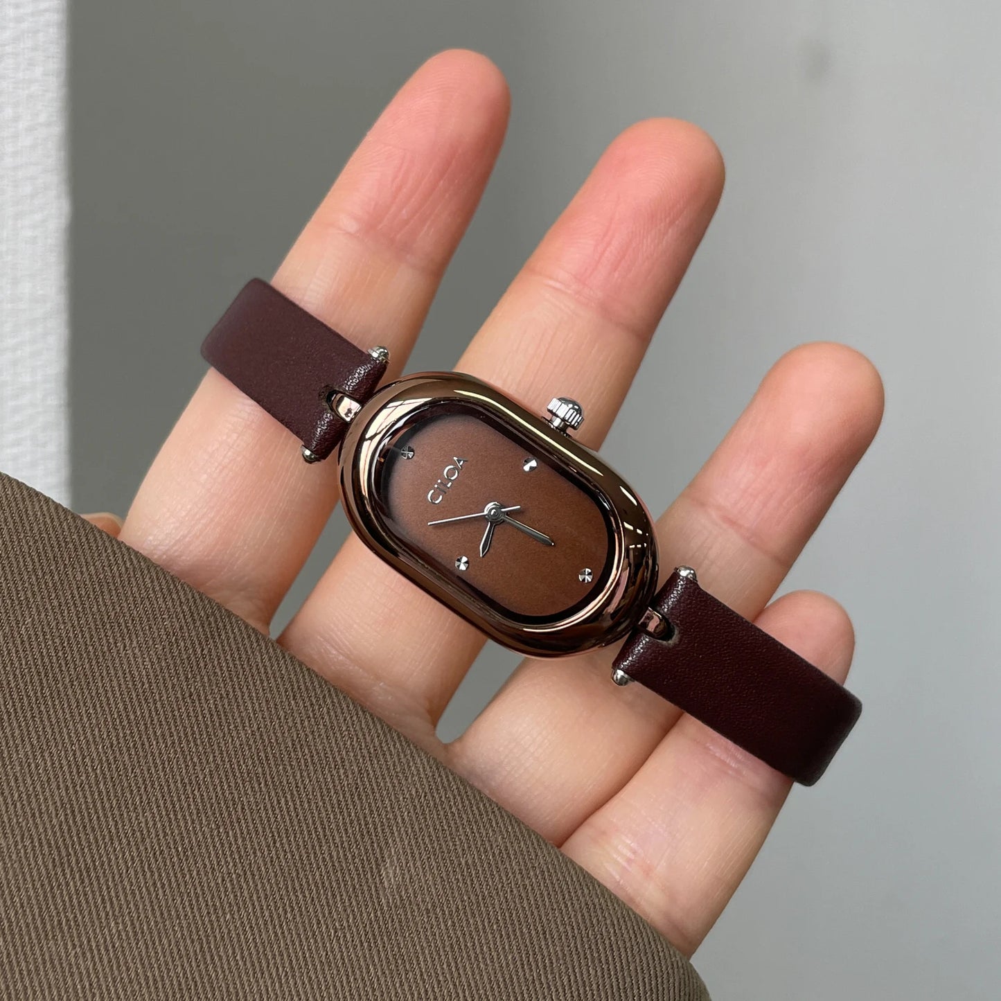 Luxury Artistic Bracelet Style Quartz Watch